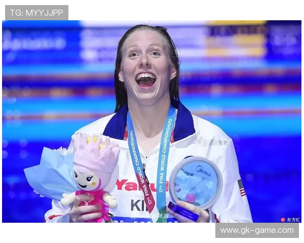 莉莉·金强势领跑短距离蛙泳赛场，再创辉煌战绩